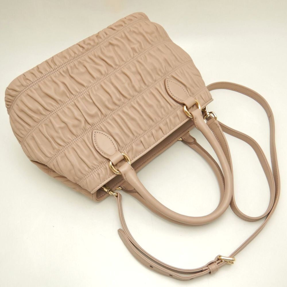 PRADA 1BA172 2-Way Pleated Handbag in Pink Beige Leather, Women's, 253553 - Picture 4 of 10